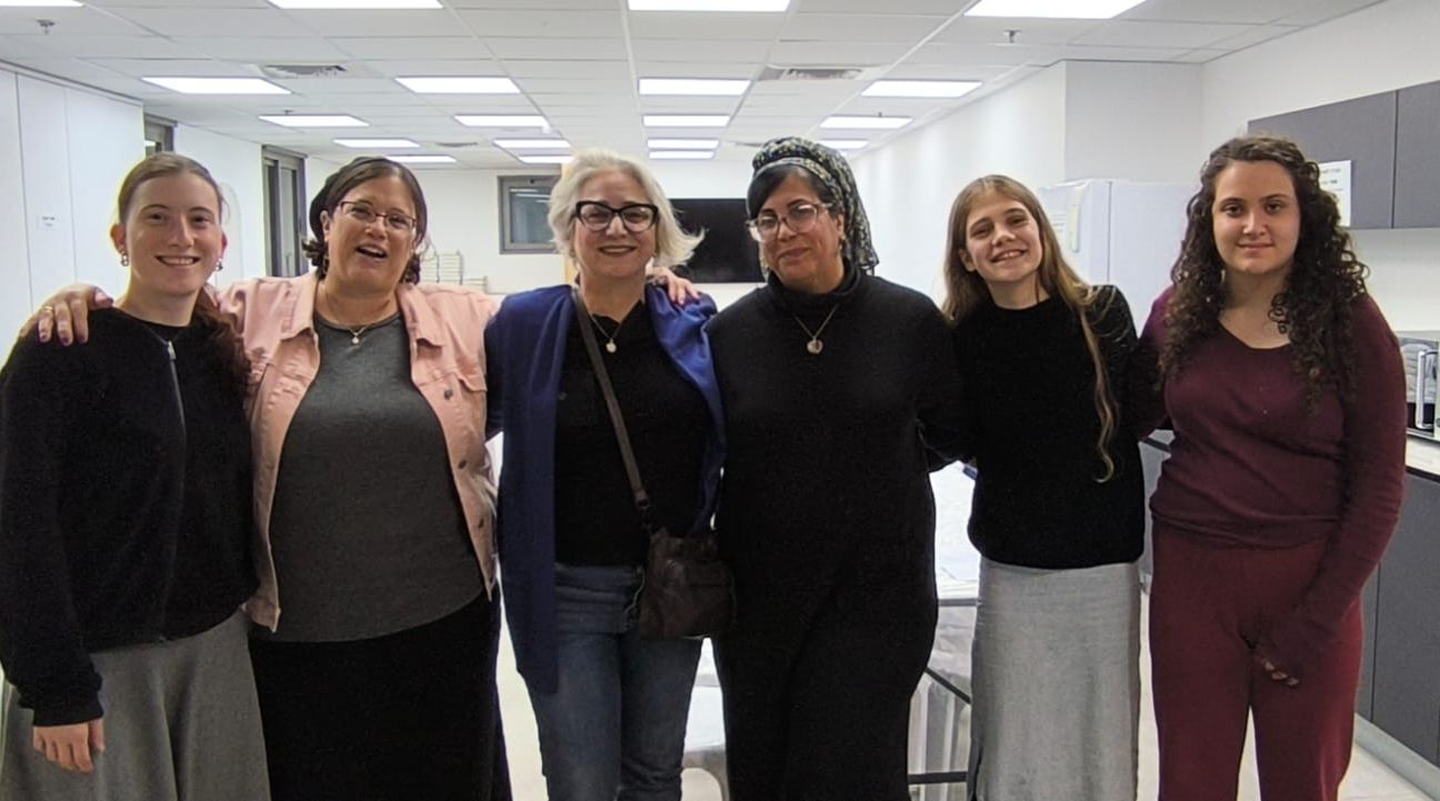 חגיגת חנוכה מרגשת במרכז למשפחה בקריית אונו