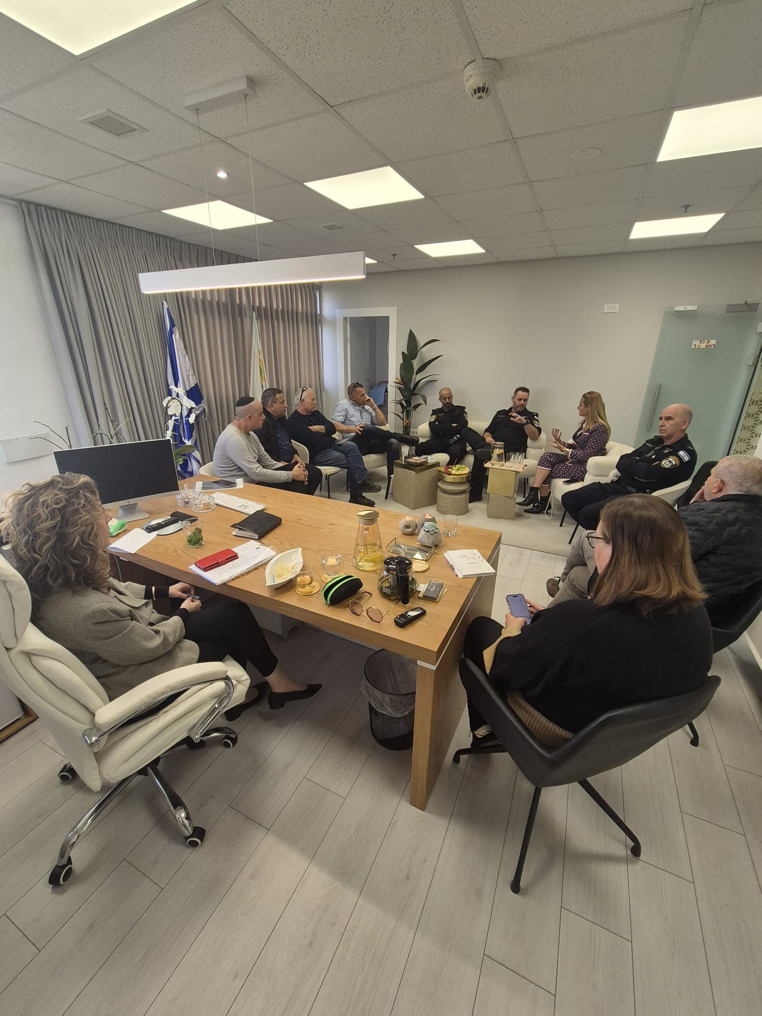 ראש העיר מיכל רוזנשיין ומפקד תחנת מסובים החדש מסמנים מטרות: מאבק נחוש בעבריינות הנוער והגברת הביטחון האישי