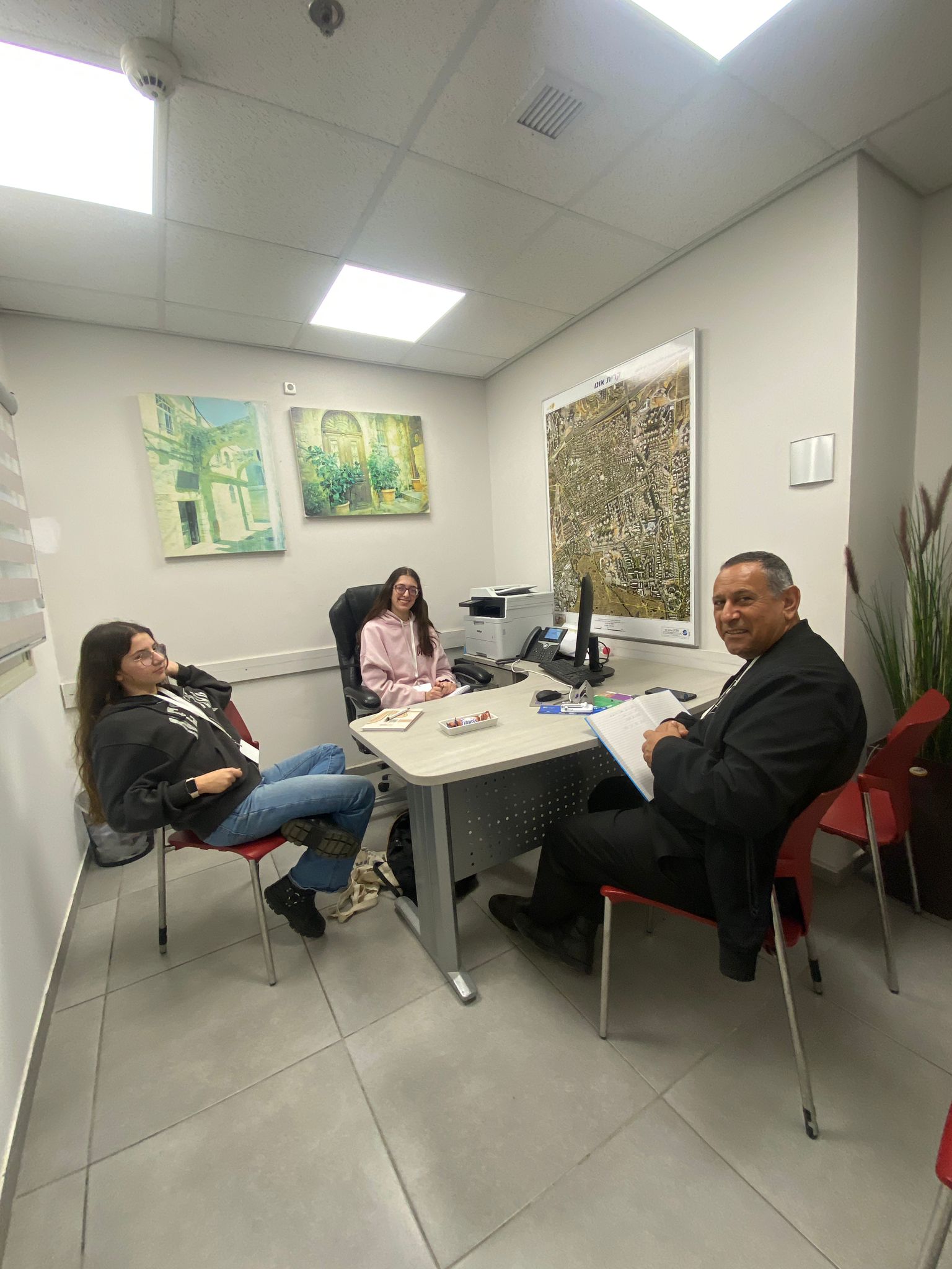 נציגי מועצת הנוער העירונית השתלטו על עיריית קריית אונו במסגרת יום חילופי שלטון