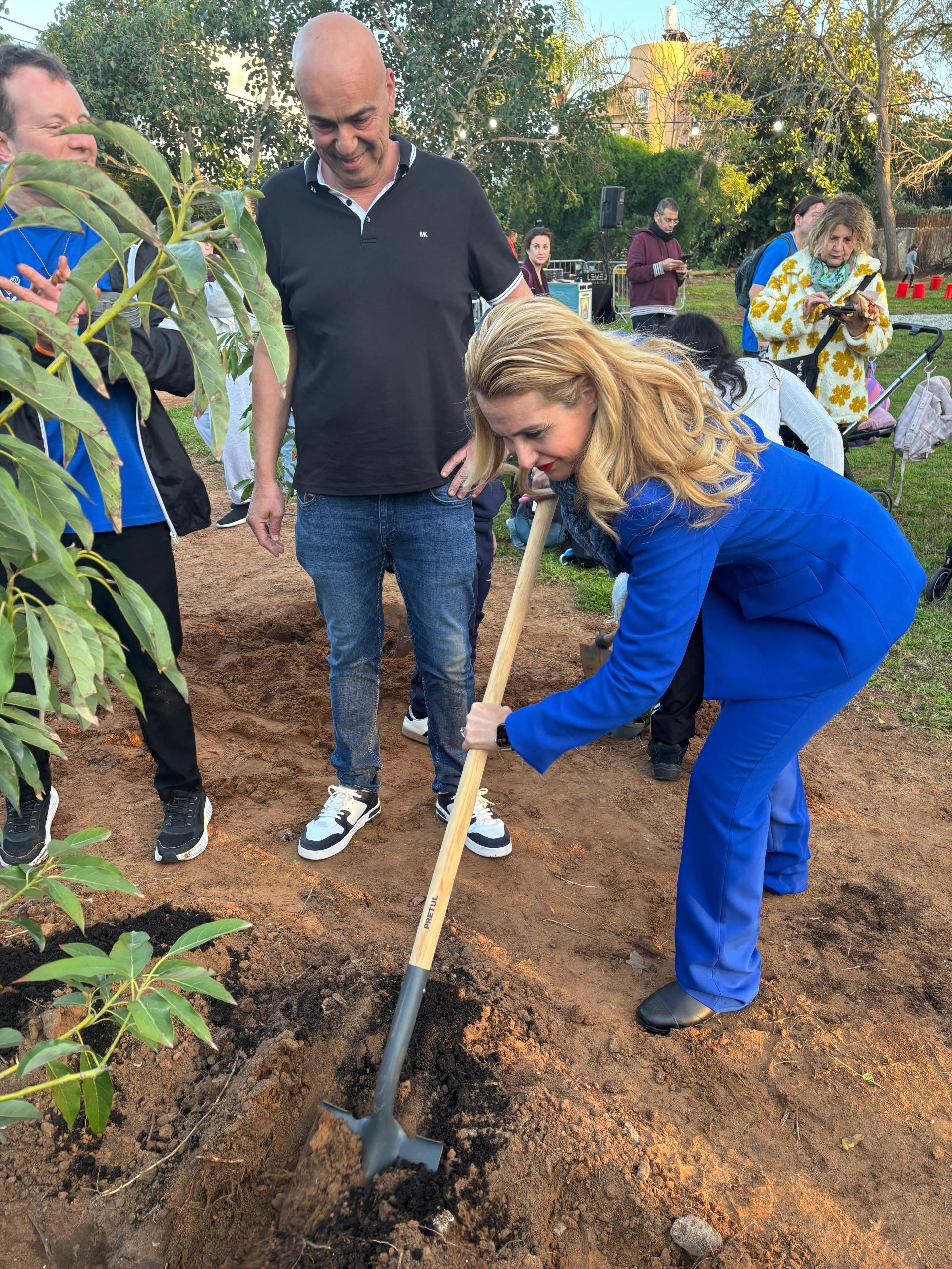 טו בשבט באירוע נטיעות, ביחד עם המשפחות המיוחדות בעיר