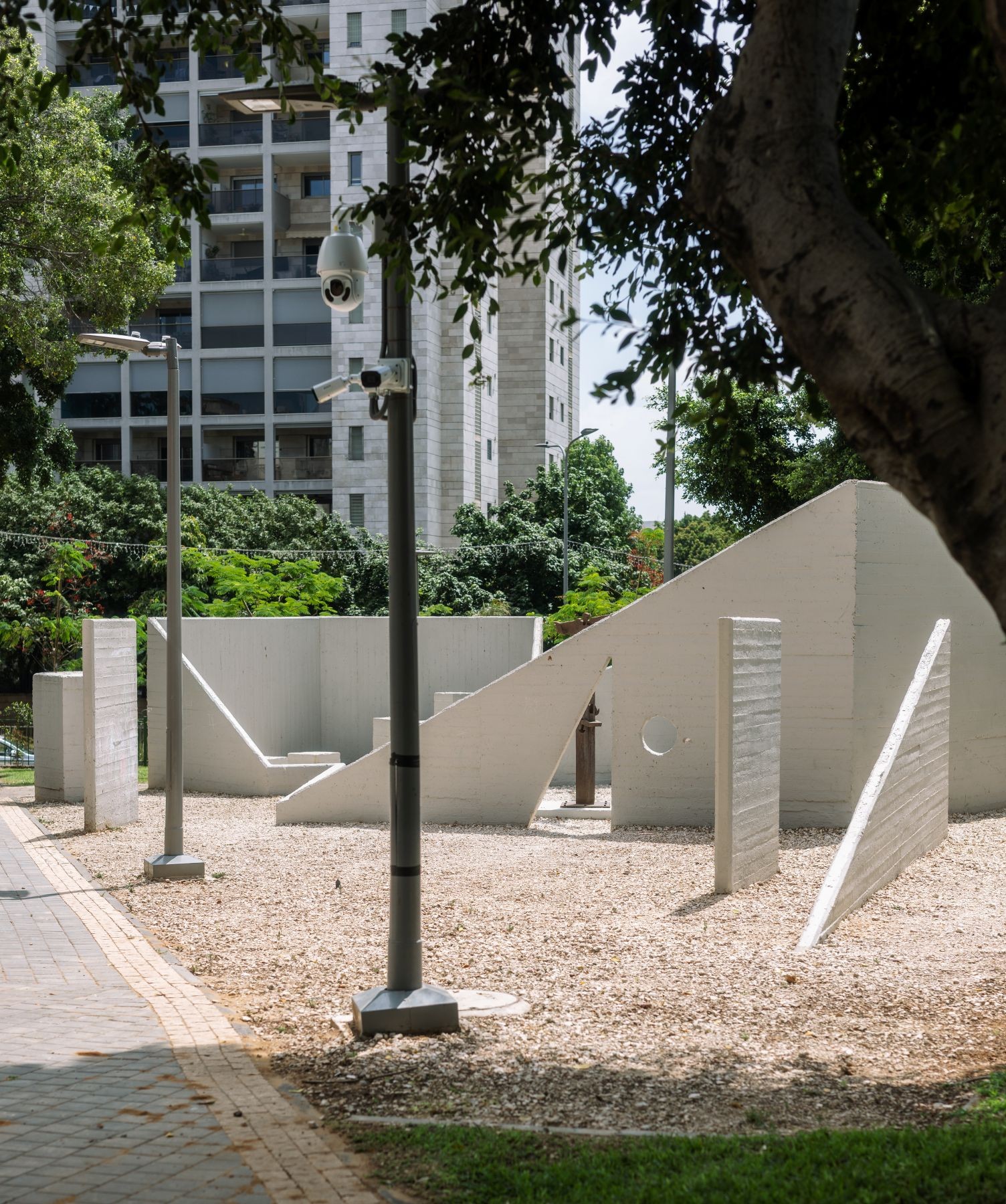 נחנכה הגלריה הפתוחה של תומרקין בגן הראשונים בקריית אונו