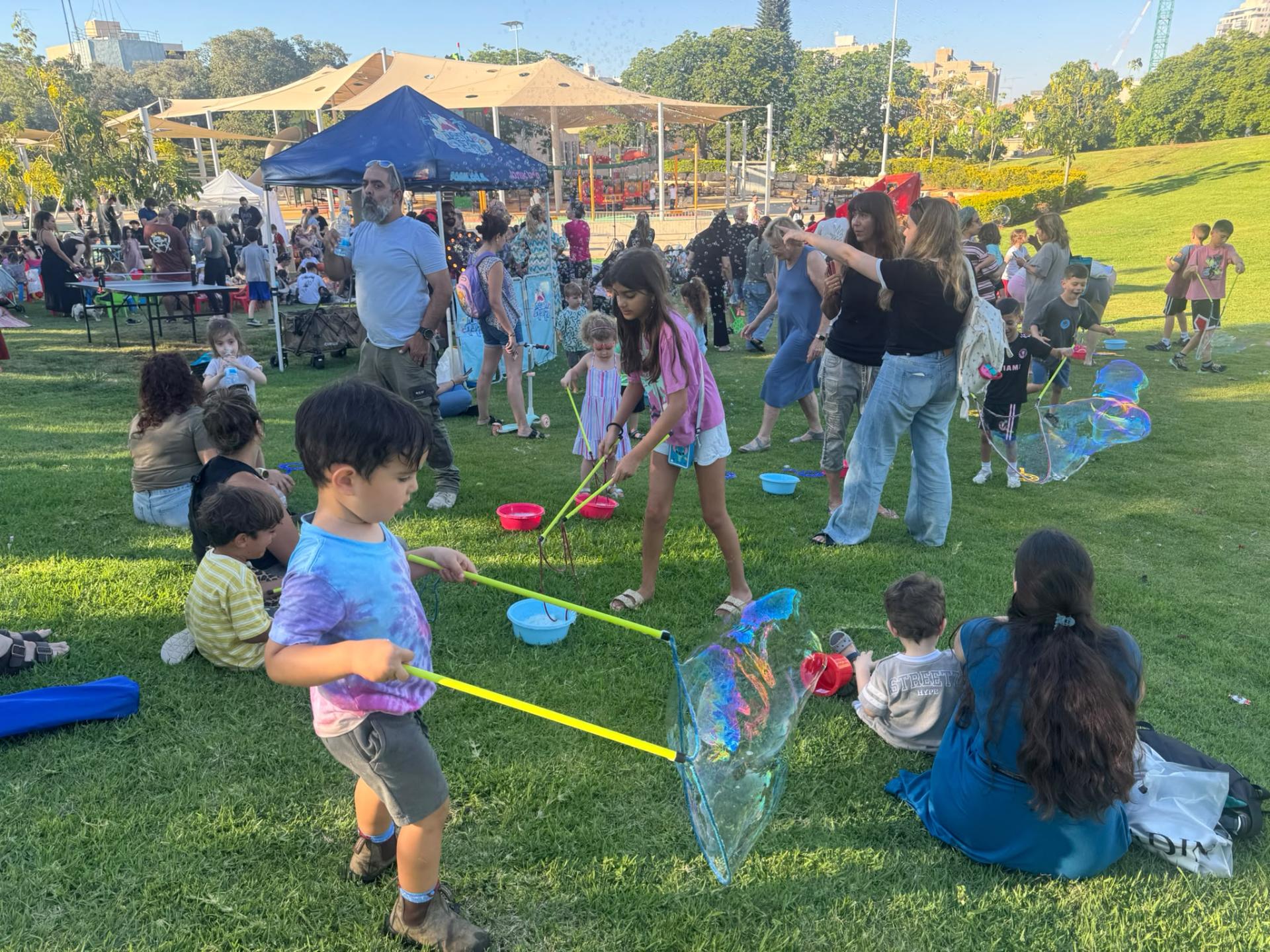 כ־500 תושבים פתחו את אירועי הקיץ בשכונות בפארק ורשה