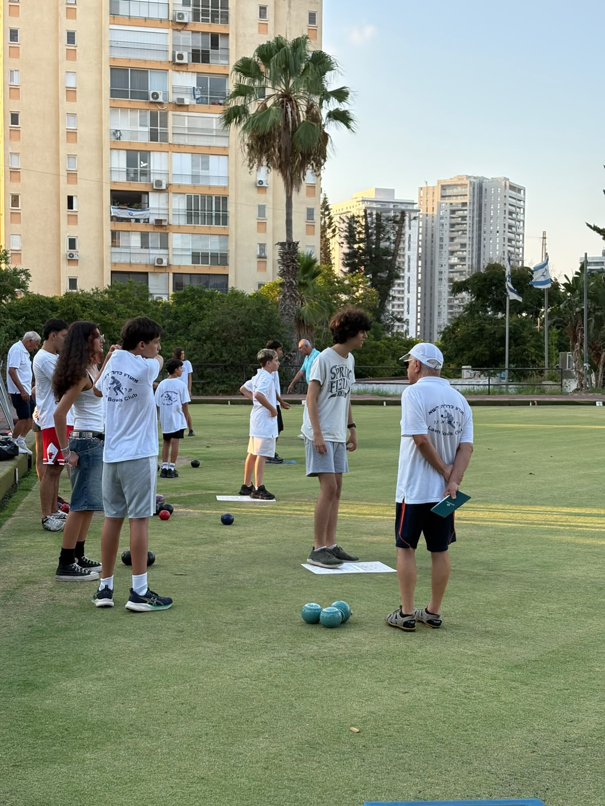 מגלגלים דור חדש: הצעירים של קריית אונו גילו את כדורת הדשא