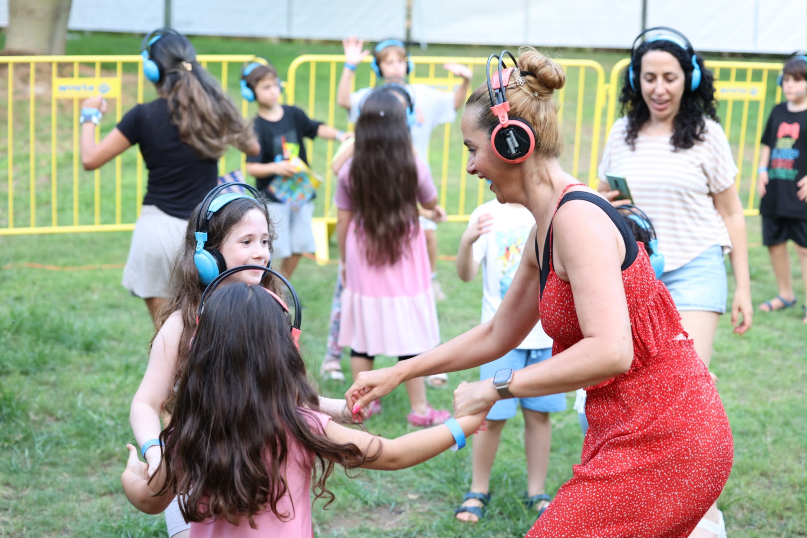 פארק צהל הפך לכפר אוהלים צבעוני באונוקאמפ העירוני